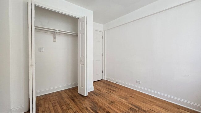 Building Photo - 2BR/1BA in West Ridge – In-Unit Laundry, A/C, Pet Friendly