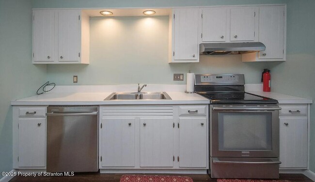 Building Photo - 166 Haverford Dr