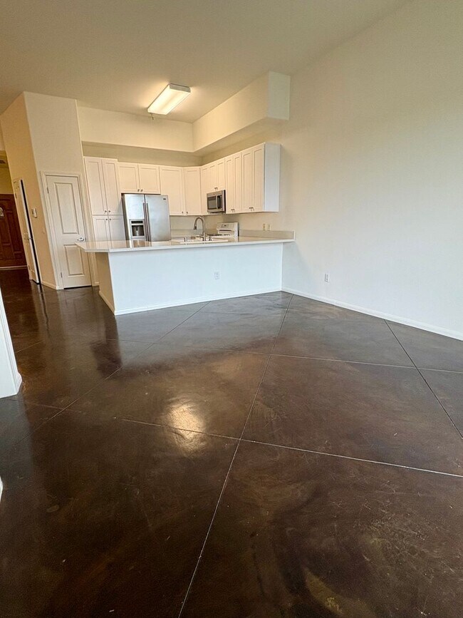 Building Photo - 2 Bedroom Condo in Downtown Ventura with O...