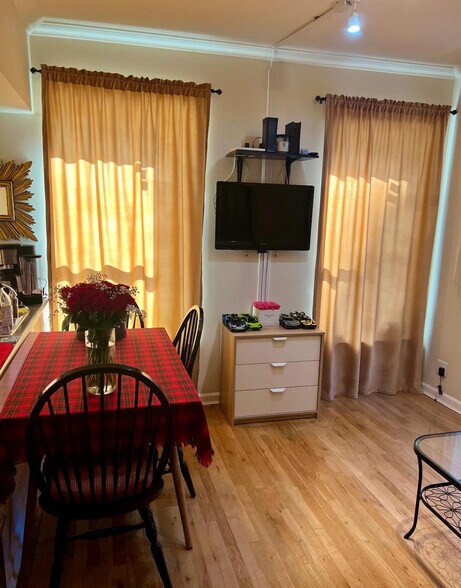 Building Photo - 221 E 50th St