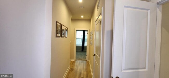Building Photo - 5606 Hyattsville Dr