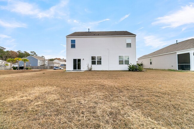 Building Photo - Spacious Modern 5-Bedroom Home in Summerville