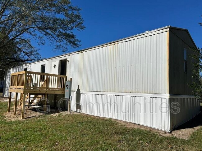 Building Photo - 123 Ray Cir