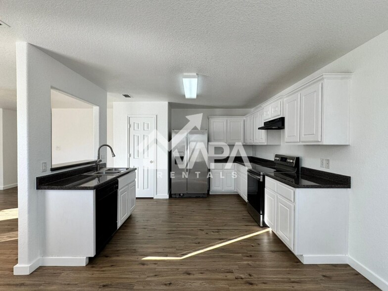 Building Photo - 5818 Apache Canyon