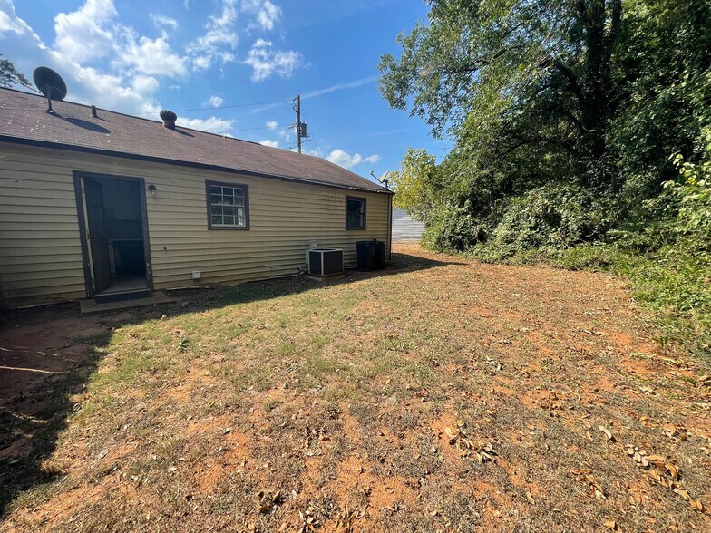 Building Photo - 68 Cedar Hill Cir