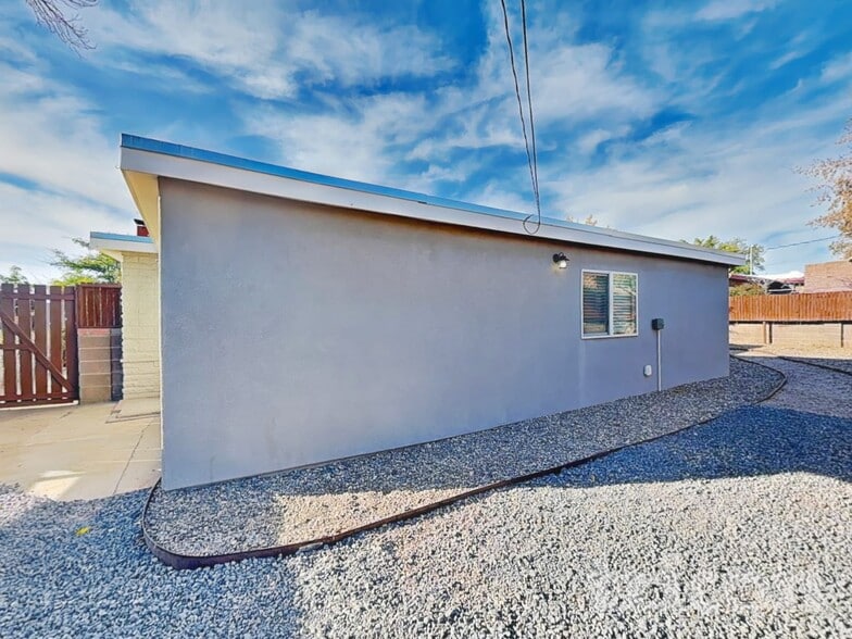 Building Photo - 1204 Betts St NE