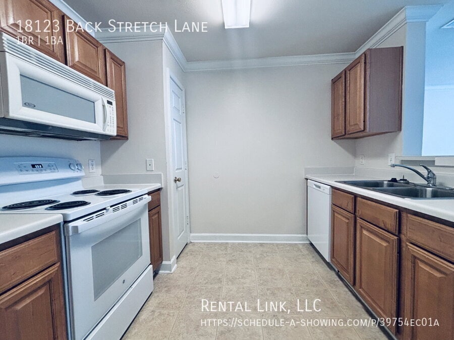 Building Photo - 18123 Back Stretch Ln