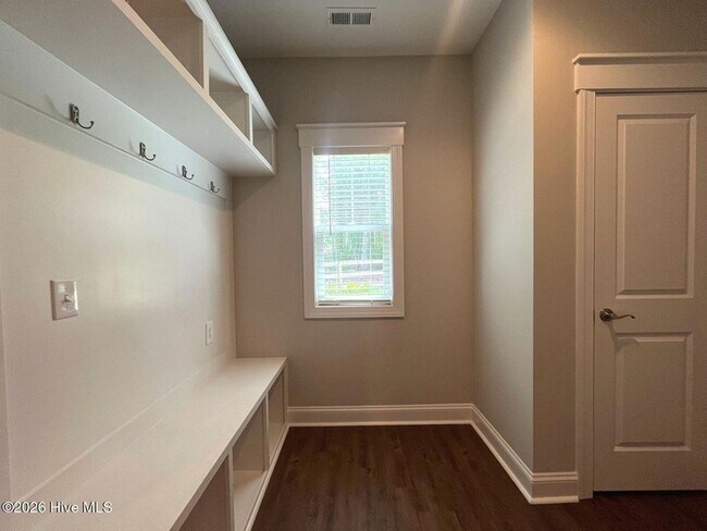 Building Photo - 404 Endicott Ct