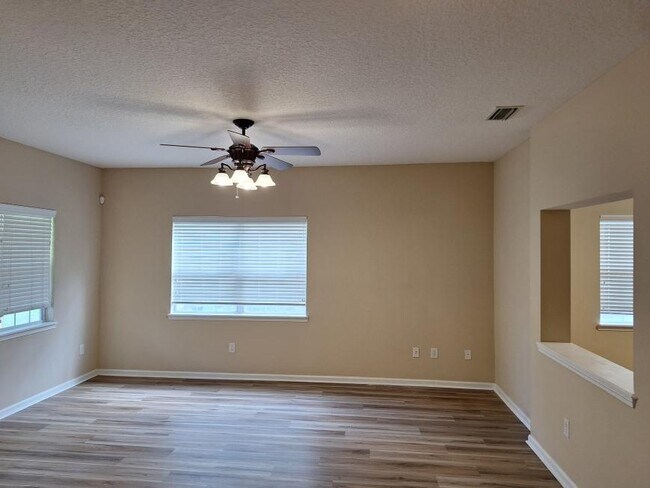 Building Photo - 3 bedroom in Jacksonville FL 32256