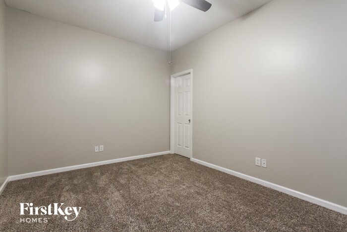 Building Photo - 1545 Old Thicket Ct