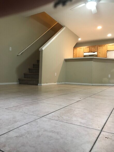 Building Photo - 3013 Main St