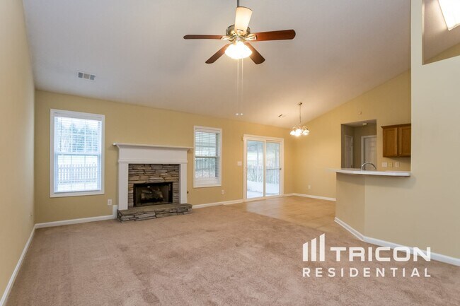 Building Photo - 8140 River Hill Commons Dr