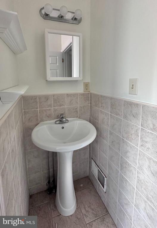 Building Photo - 118 S 12th St