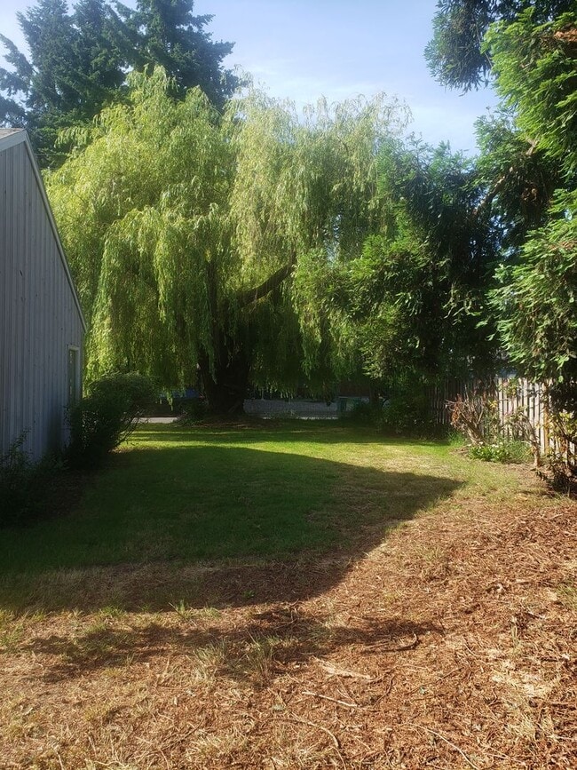Building Photo - Unique Forest Grove Ranch with Large Backyard
