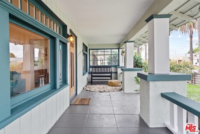 Building Photo - 1728 W 39th St