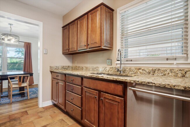 Building Photo - 336 McElroy Rd