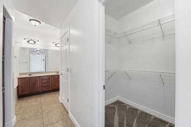 Building Photo - 5450 E Deer Valley Dr