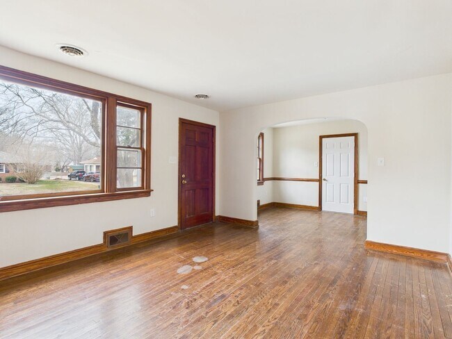 Building Photo - 637 Woodhaven Dr