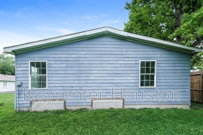 Building Photo - 829 Marjorie St