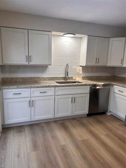 Building Photo - 1136 W Rowland St