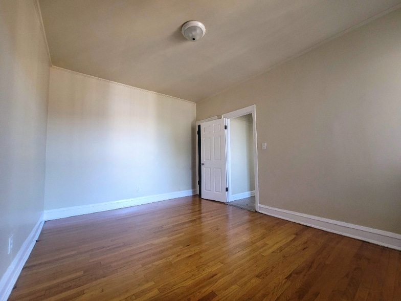 Primary Photo - 1643 W 80th St
