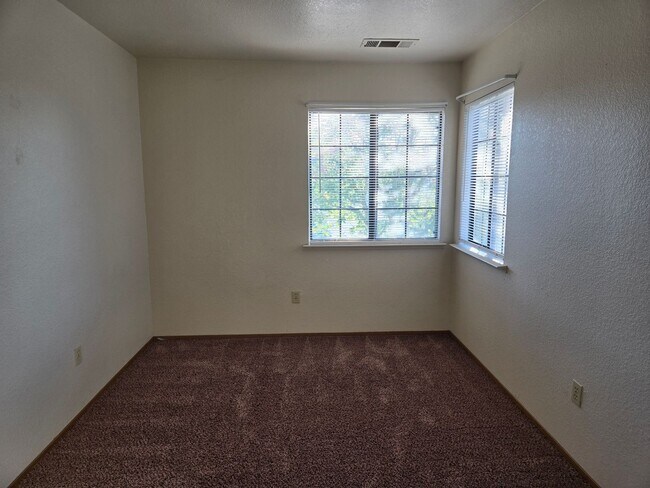 Building Photo - 1923 Glen Ridge Dr