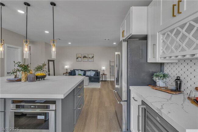 Building Photo - 8848 Rainbow Ridge Dr