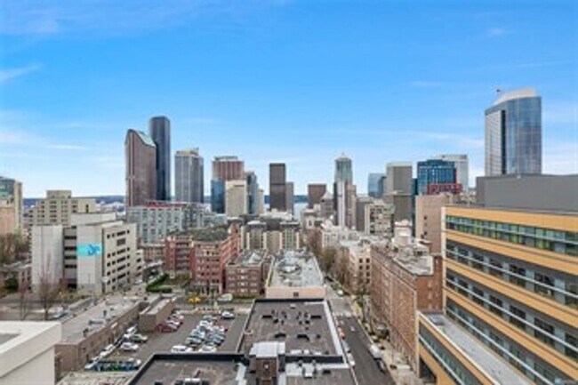 Building Photo - $250 off first month's rent!!!! Highly des...