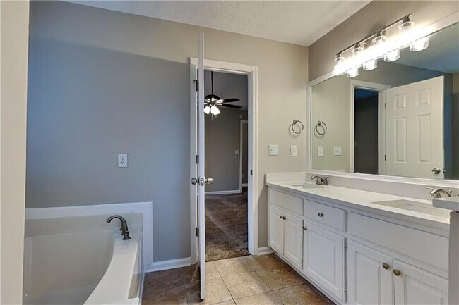 Building Photo - 1280 Waterwood Dr