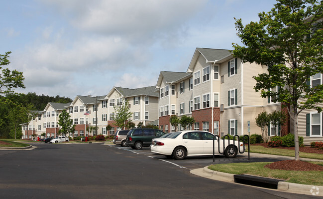 Building Photo - Lakeside Gardens