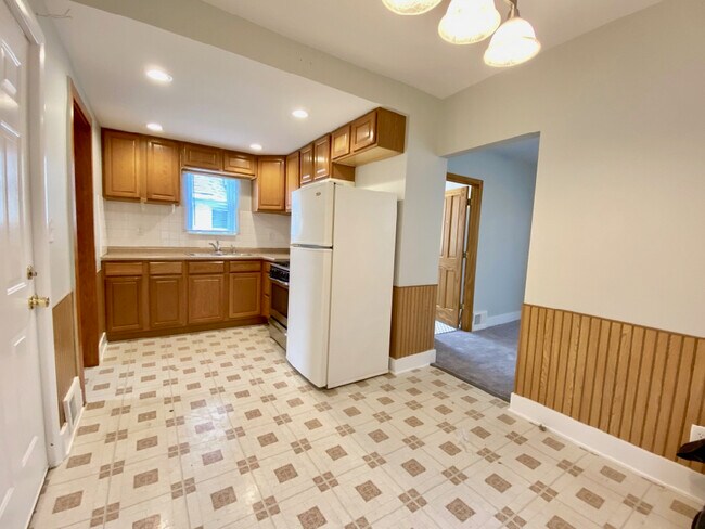 Building Photo - 5517 W Higgins Ave