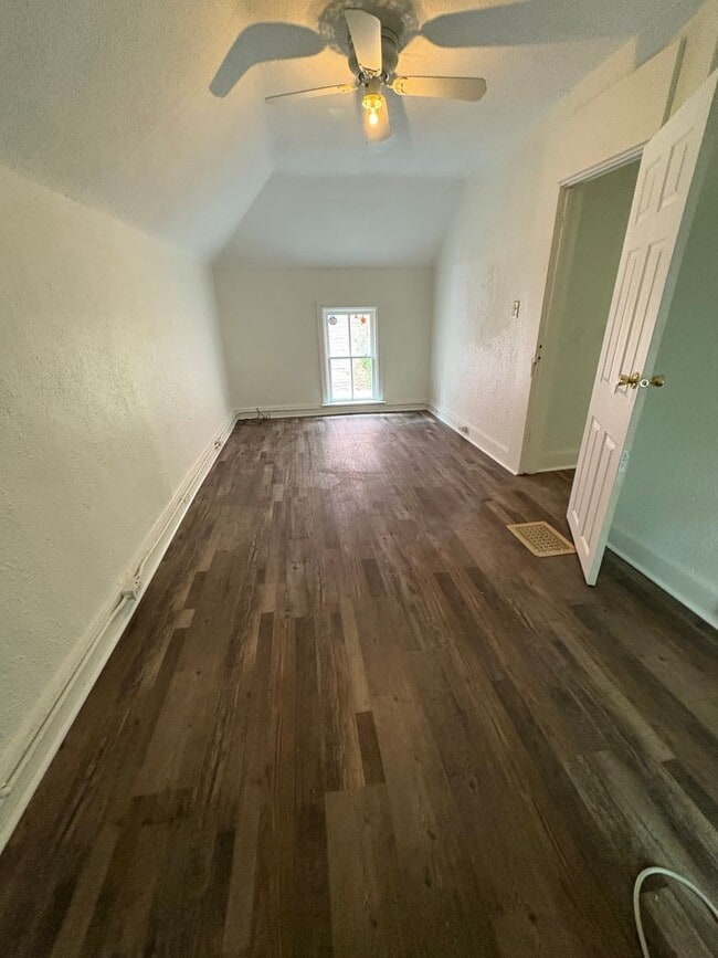 Building Photo - 4 Bedroom Single Family Home on Northside