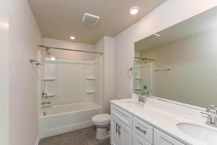 Building Photo - 5915 Green Ash Ct