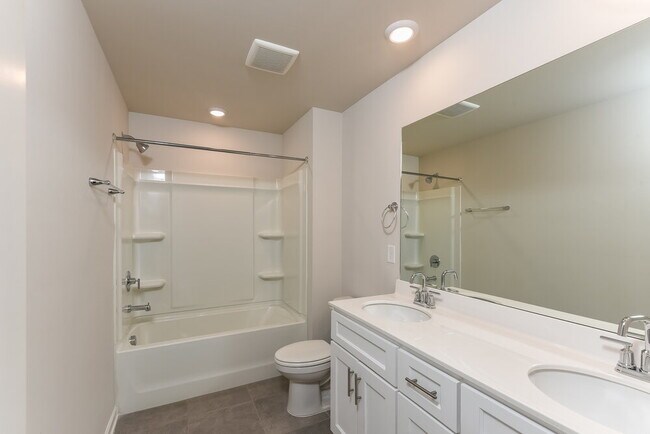 Building Photo - 5915 Green Ash Ct