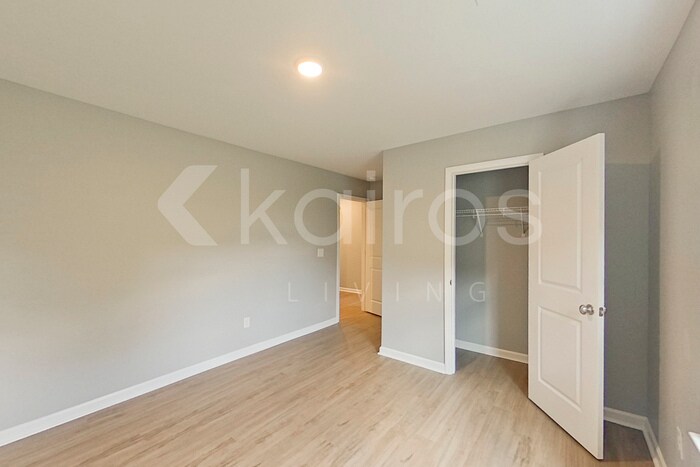 Building Photo - 664 June St