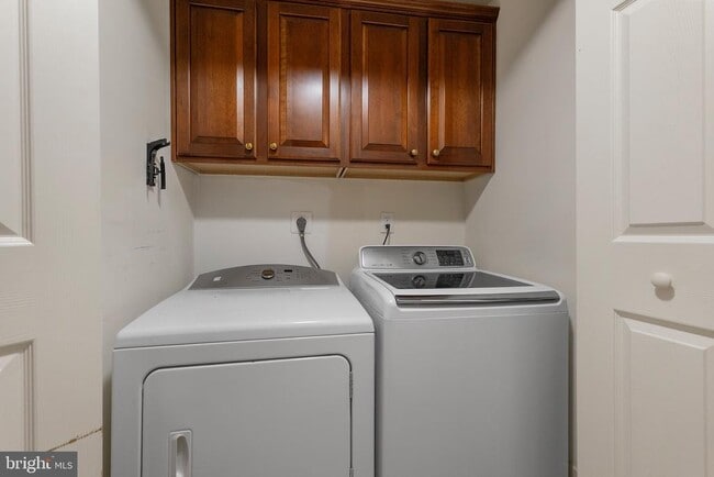 Building Photo - 102 Lounsbury Pl