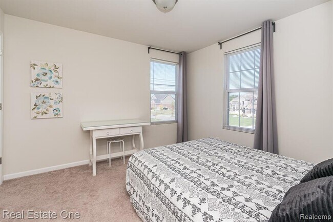 Building Photo - 124 Oakland Crest Dr