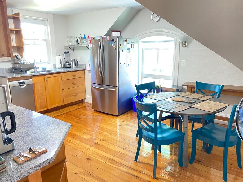 Building Photo - 105 Chestnut St