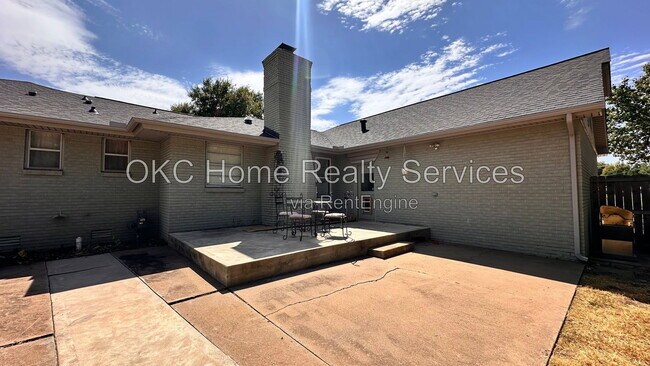 Building Photo - 6316 N Drexel Blvd