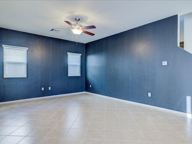 Building Photo - PROMO 1/2 OFF FIRST MONTH'S RENT!!*