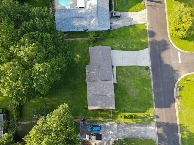 Building Photo - 130 Mimosa Dr
