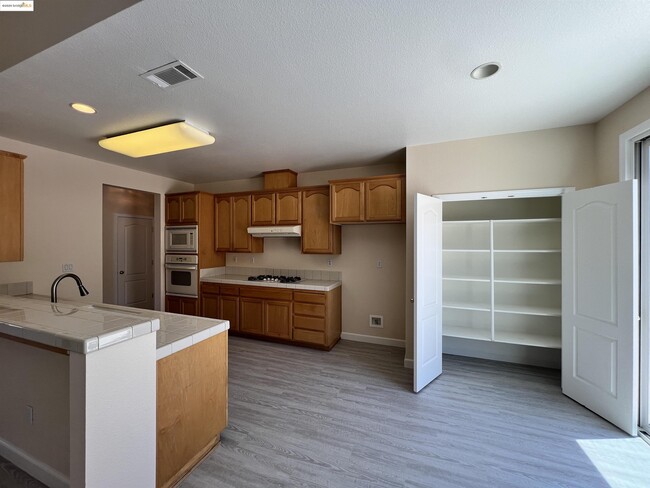 Building Photo - 1371 Brooktrail Dr