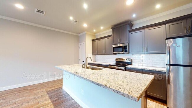 Building Photo - 203 Brentwood Dr E
