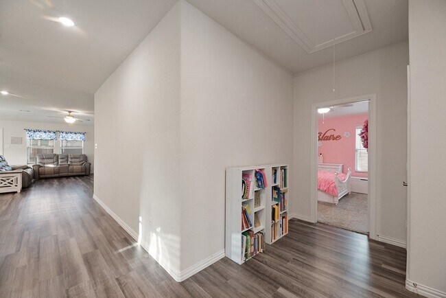Building Photo - 2536 Peoria Dr