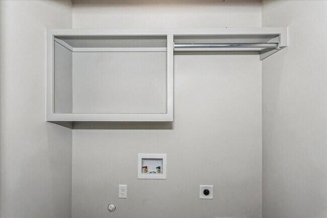 Building Photo - 2905 S Bunker Hl Dr