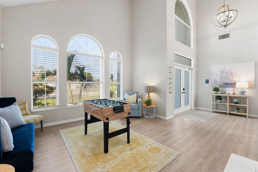 Building Photo - 4137 Pinar Dr