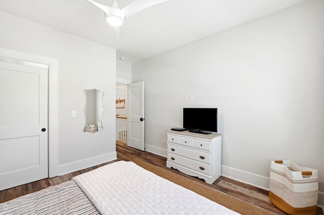 Building Photo - 117 Seagate Pl