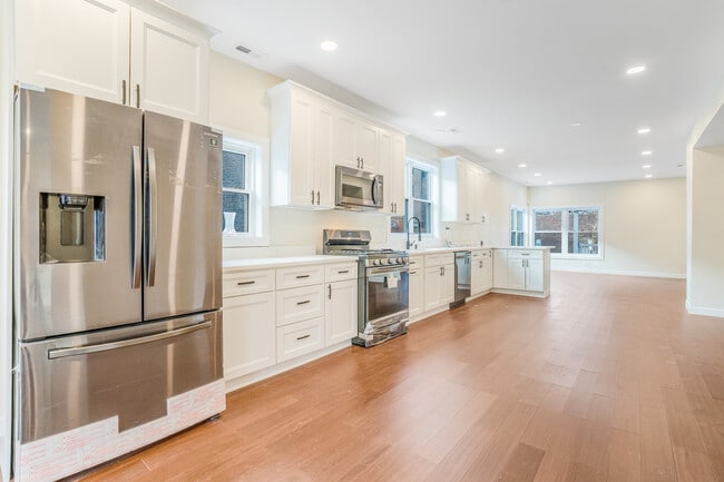 Building Photo - 4019 N Tripp Ave