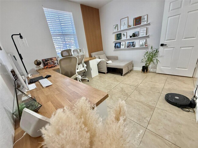 Building Photo - 1034 NE 208th St