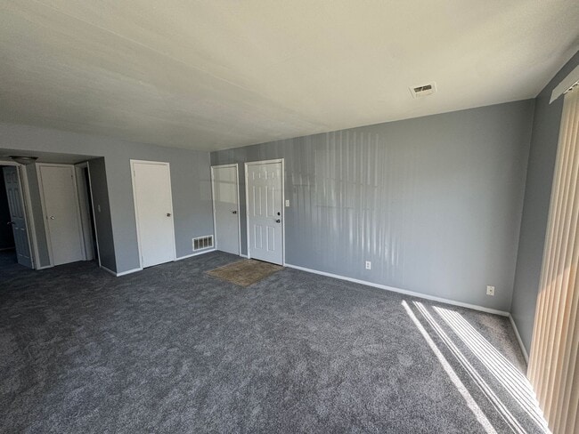 Building Photo - Warren Park 2 Bedroom Apartment with Balcony
